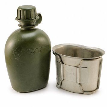 Фляга 1 l с кружкой олива пластик Оригинал Голландия
